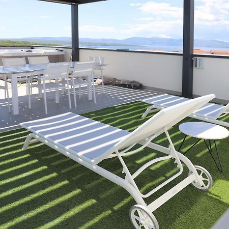 Apartments Terra Sun With Private Pool Or Jacuzzi Njivice Bagian luar foto