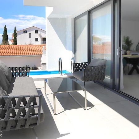 Apartments Terra Sun With Private Pool Or Jacuzzi Njivice Bagian luar foto