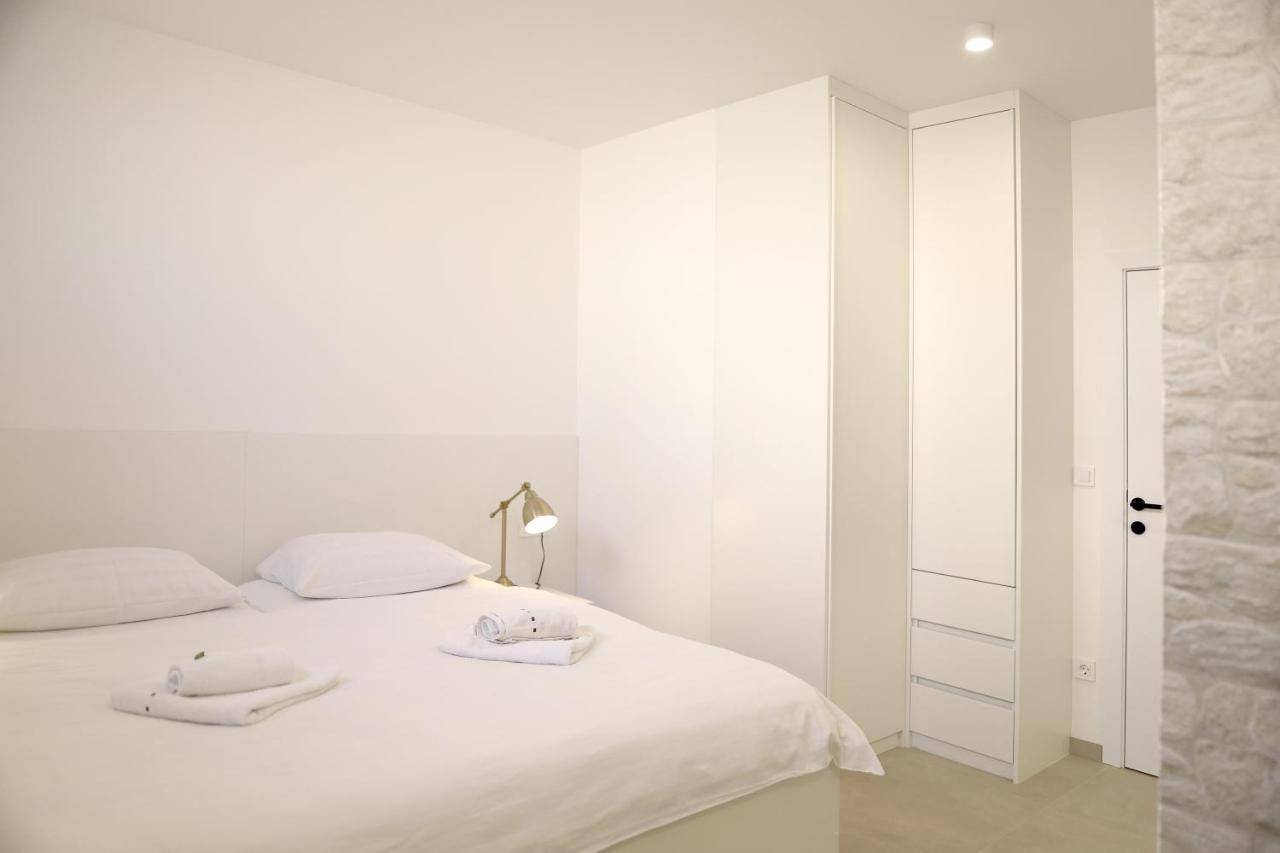 Apartments Terra Sun With Private Pool Or Jacuzzi Njivice Bagian luar foto