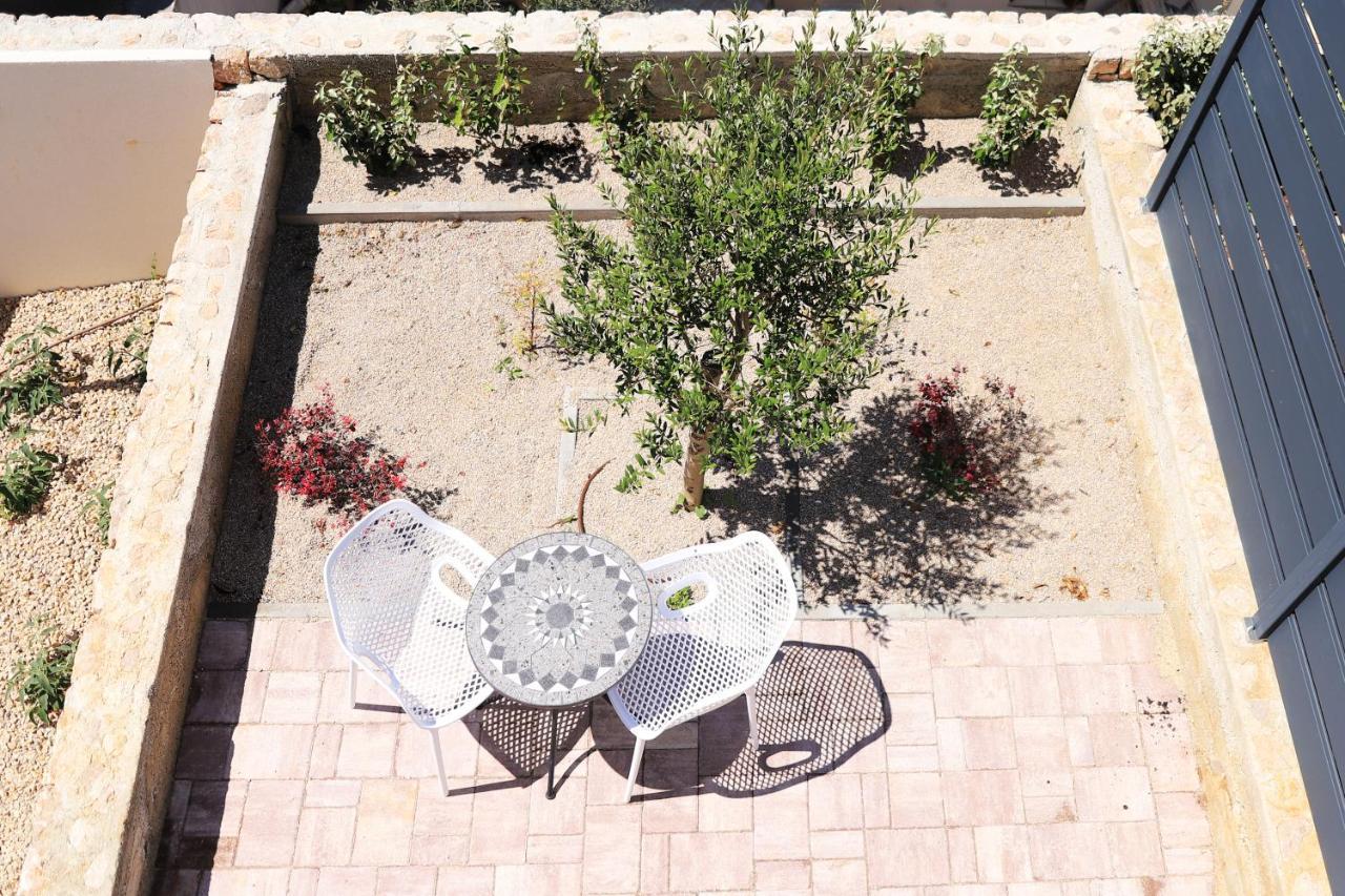 Apartments Terra Sun With Private Pool Or Jacuzzi Njivice Bagian luar foto