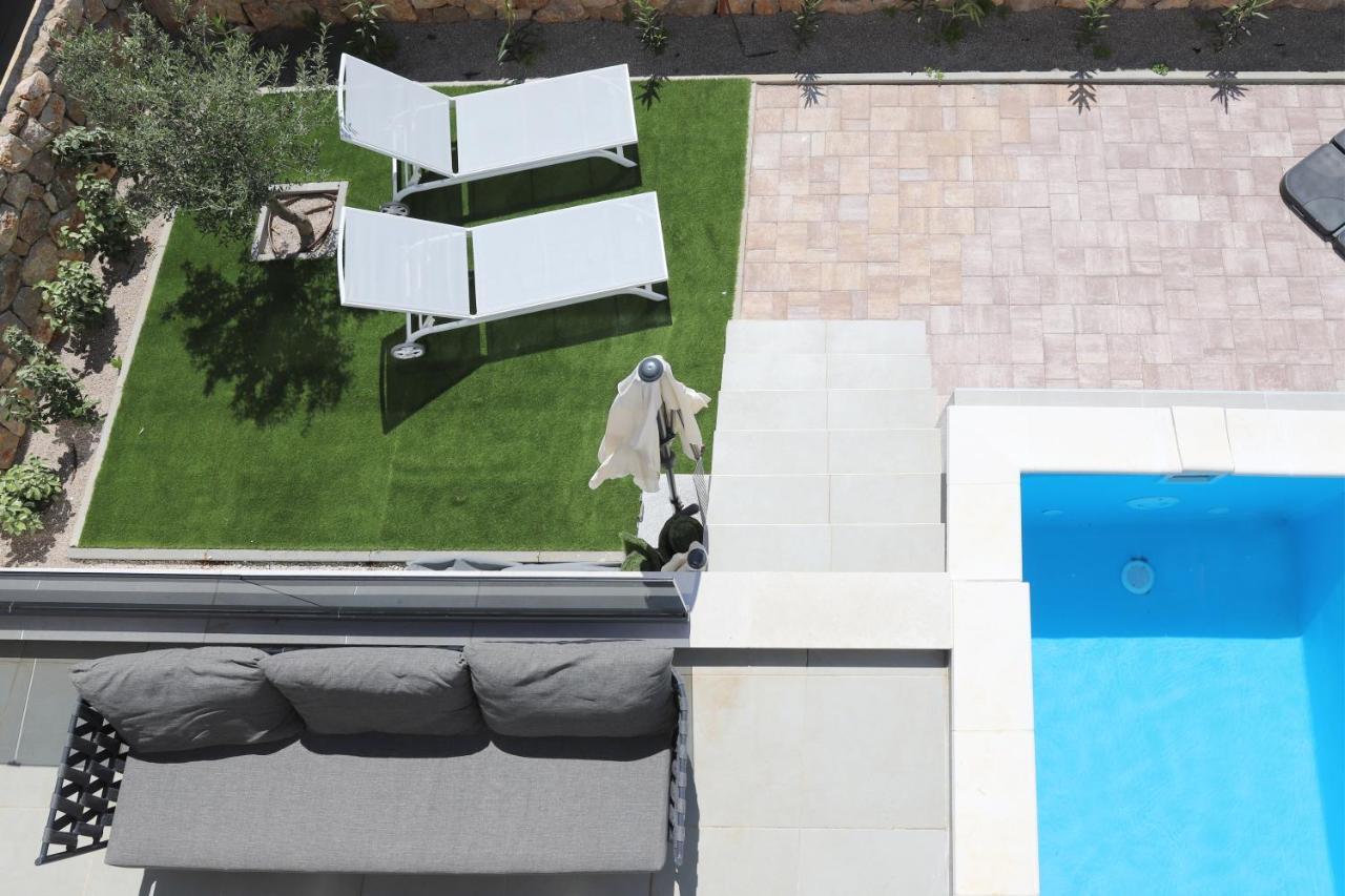 Apartments Terra Sun With Private Pool Or Jacuzzi Njivice Bagian luar foto