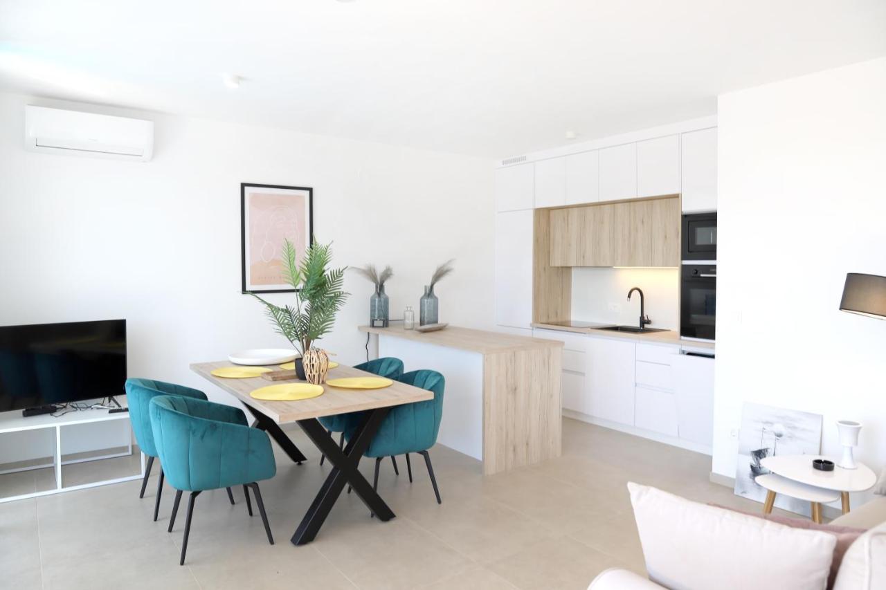 Apartments Terra Sun With Private Pool Or Jacuzzi Njivice Bagian luar foto