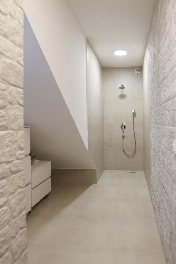 Apartments Terra Sun With Private Pool Or Jacuzzi Njivice Bagian luar foto