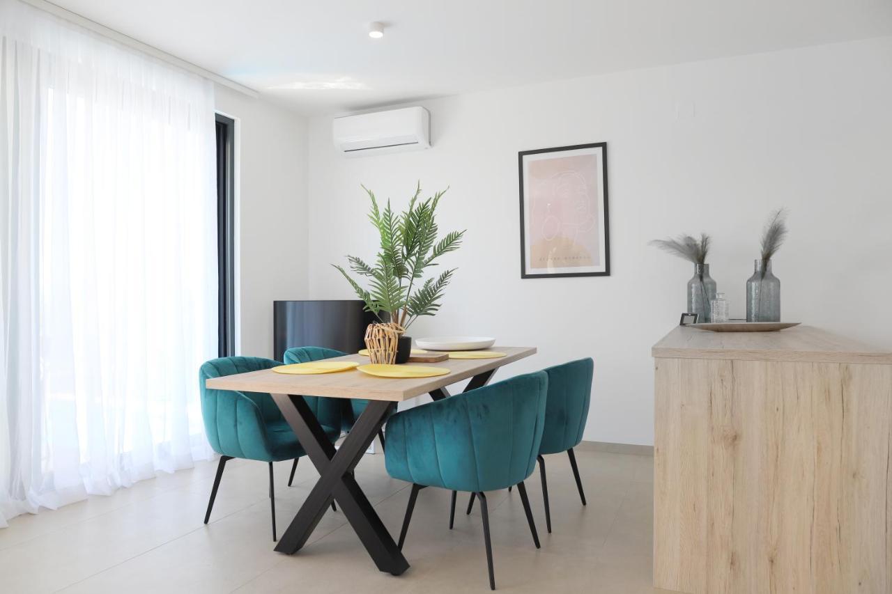 Apartments Terra Sun With Private Pool Or Jacuzzi Njivice Bagian luar foto